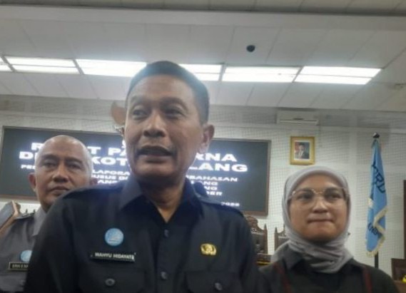 Malang Media Kota.Dalam sehati anggota DPRD Kota Malang menggelar Sidang Paripurna hingga tiga kali. Di awali Penyampaian Penjelasan Walikota terhadap Rancangan Perubahan KUA PPAS yang digelar di ruang rapat DPRD, Senin (14/7/2025).