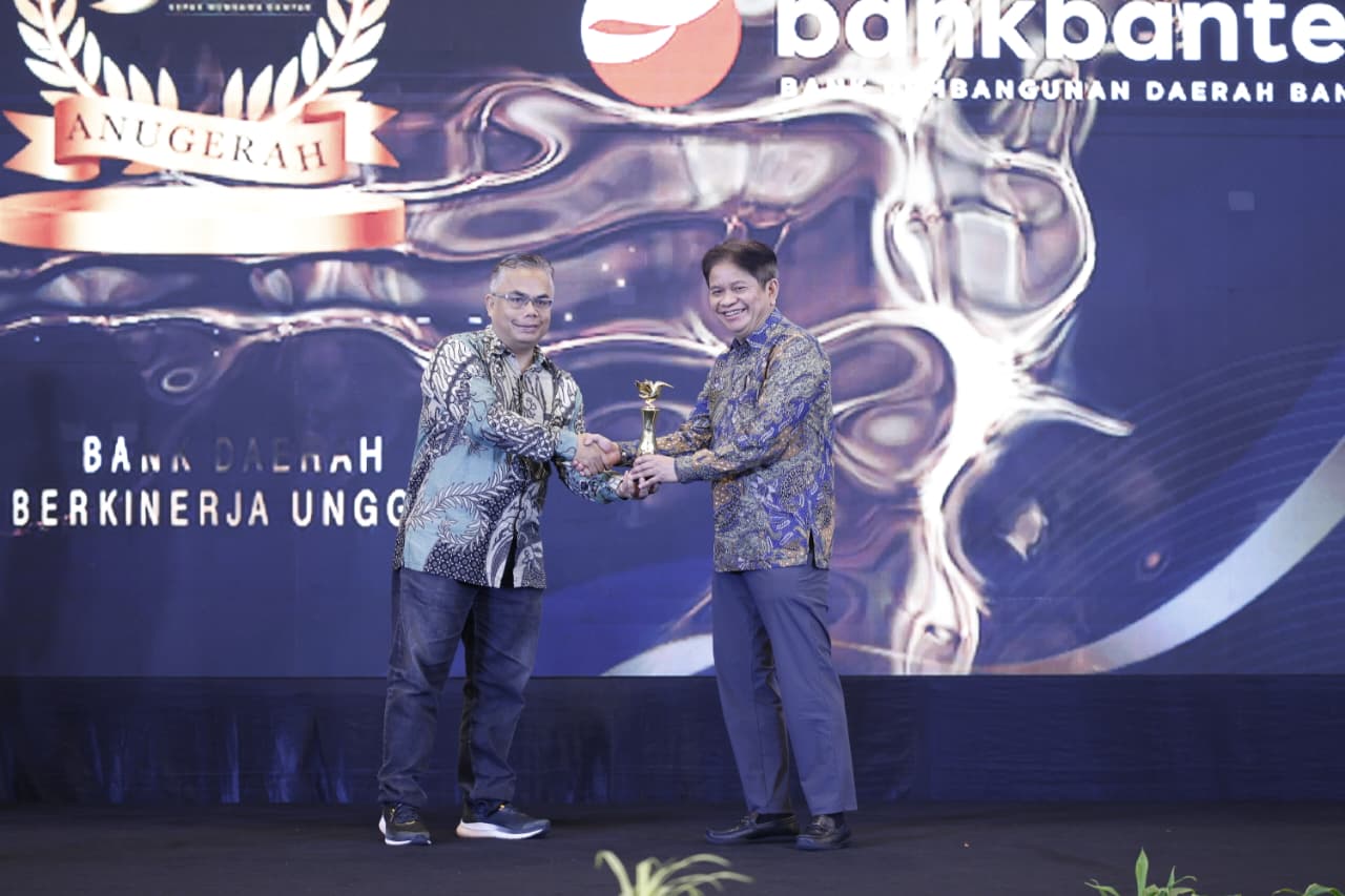 Bank Banten Raih Penghargaan Bank Daerah Berkinerja Unggul